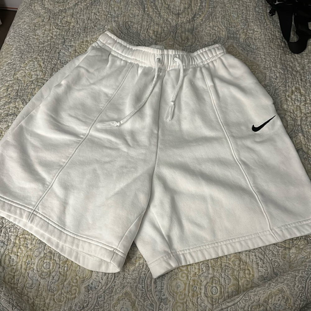 Nike Women's Sportswear Essential High-Rise Fleece Shorts